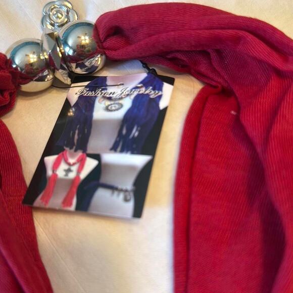 Red and silver scarf with a red pendant - Picture 9 of 9